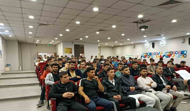 Üniversite yurdunda  "Üniversite ve Yurt Yaşamına Uyum" semineri düzenlendi