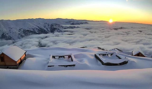 3 Bin metre yükseklikteki Büyük Yayla’da kar karlınlığı 2 metreye ulaştı