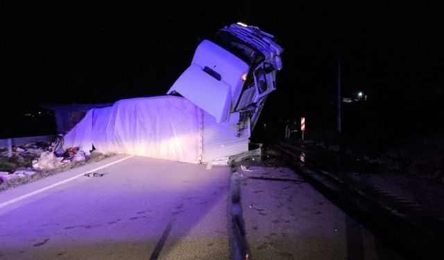 Amasya’da kaza yapan tırın kupası şaha kalktı