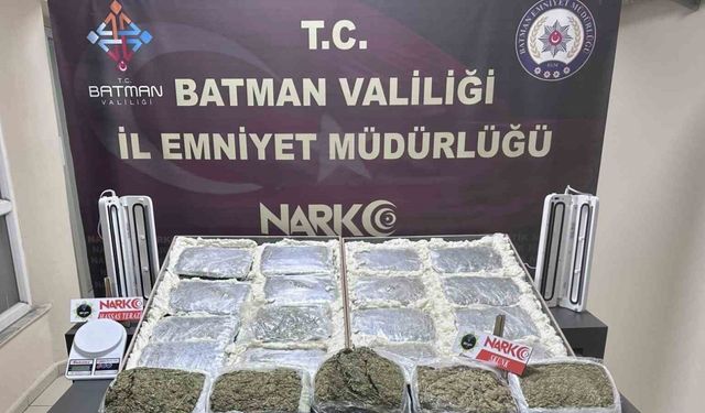 Batman’da 3 adreste yapılan aramada yüklü miktarda uyuşturucu ve mühimmat ele geçirildi: 4 kişi tutuklandı