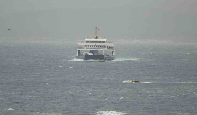 Çanakkale-Eceabat seferleri lodos fırtınası nedeniyle iptal edildi