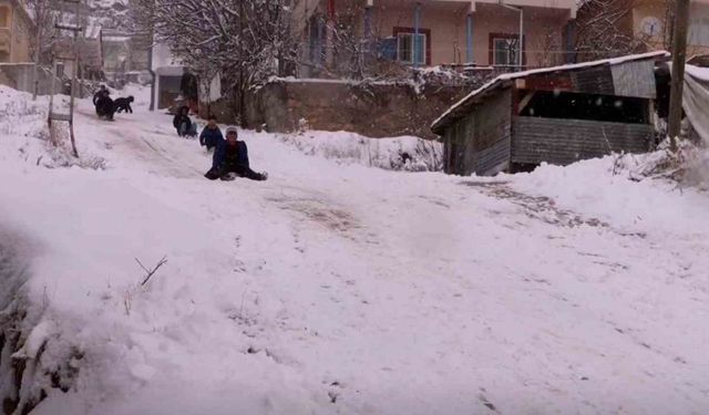 Giresun’da eğitime bir gün ara verilen ilçelerde çocuklar kar tatilinin tadını çıkardı