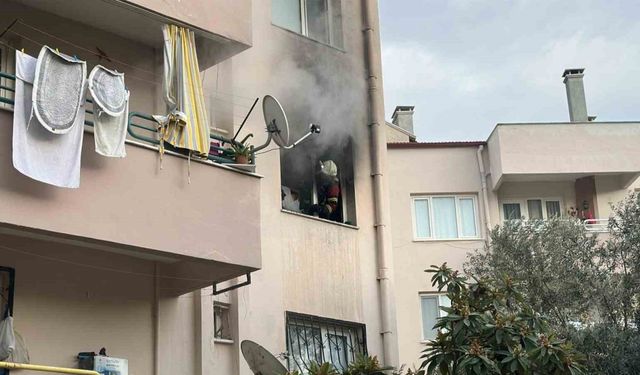 Kuşadası’nda elektrikli battaniye evi yaktı