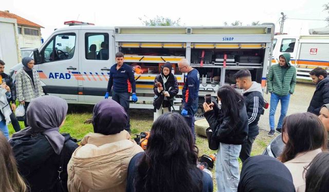 Öğrenciler afet ve acil durumlar hakkında bilgilendirildi