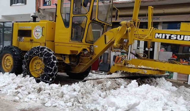 Posof ilçesinde karla mücadele çalışması başlatıldı