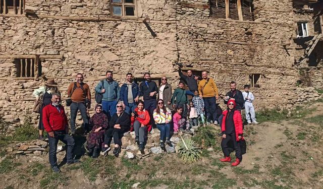 Taş evlerden oluşan Hizan’ın köyleri fotoğraf tutkunlarını ağırlıyor