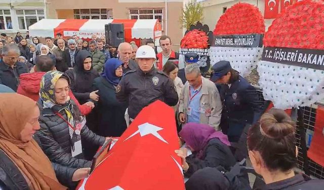 Trafik kazasında şehit olan polis memuru son yolculuğuna uğurlandı