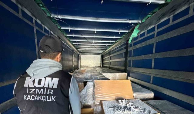 Tuz ruhu kolilerinden 4 milyon liralık kaçak makaron çıktı