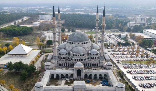 Uludağ Üniversitesi’ndeki cami ve külliye inşaatı yükseliyor