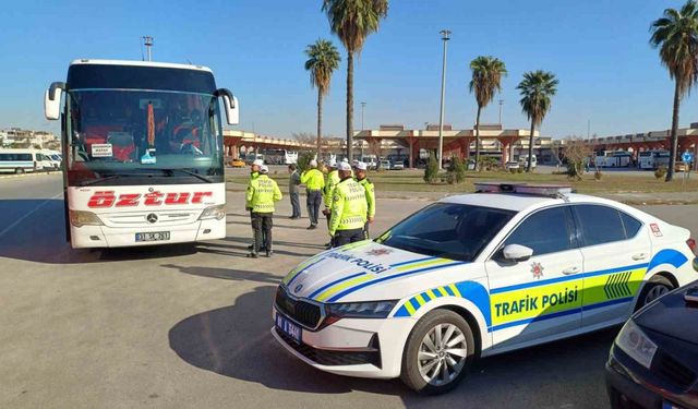 Adana’da zorunlu kış lastiği denetimi gerçekleştirildi