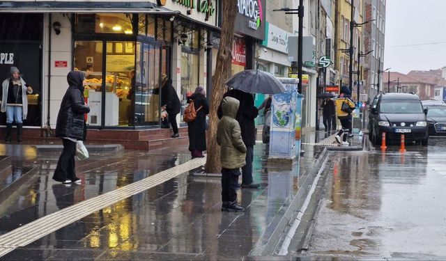 Aksaray’da gece başlayan sağanak etkisini sürdürüyor