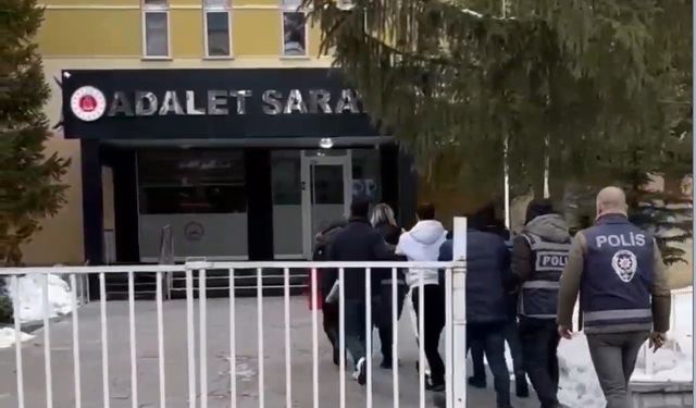 Bayburt’ta kaçak göçmenleri ülkeye sokan 4 organizatör yakalandı: 1 kişi tutuklandı