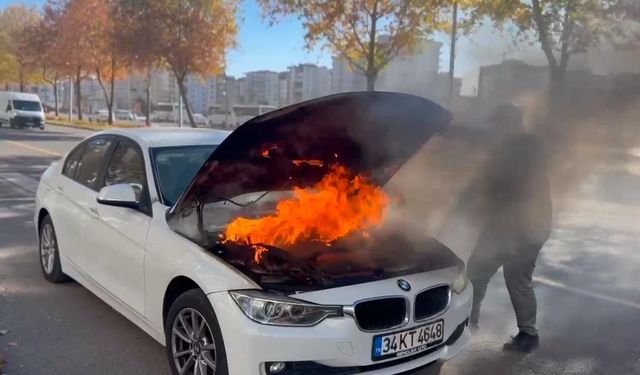 Diyarbakır’da seyir halindeki otomobilin motoru alevlere teslim oldu