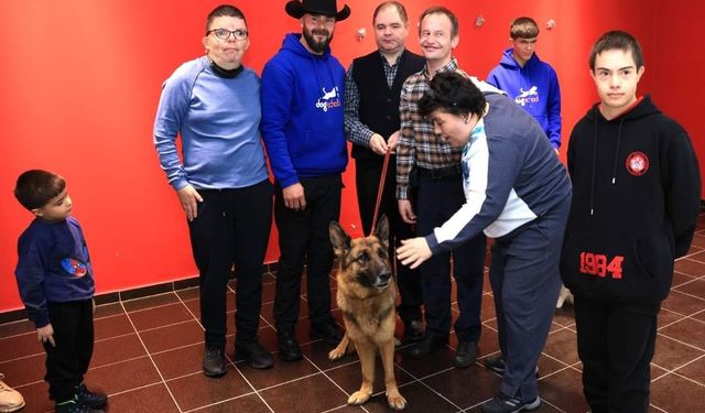 Eğitimli köpekler ile engelliler gününde farkındalık