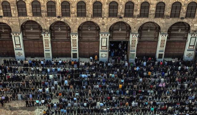 Emevi Camii’nde Esad sonrası ikinci cuma namazı