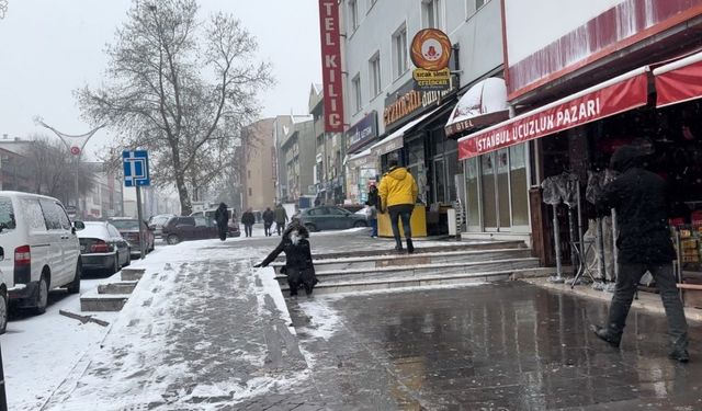 Erzincan’da kar ve buzlanma düşmeye bağlı kırık vakalarını artırdı