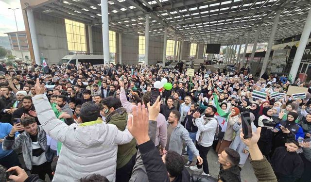 Esed rejimi çöktü, Karabük’teki Suriyeliler kutlama yaptı