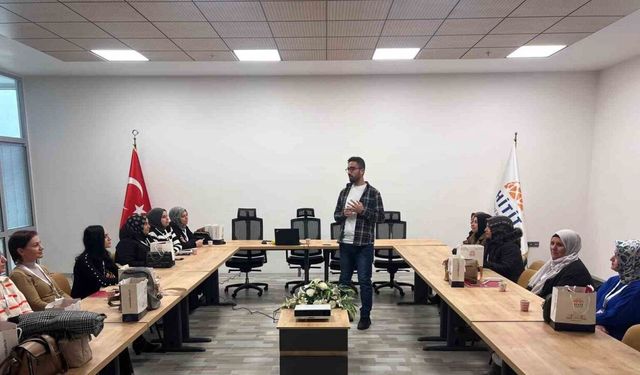 Ev hanımı kadınlar üniversitede ders başı yaptı