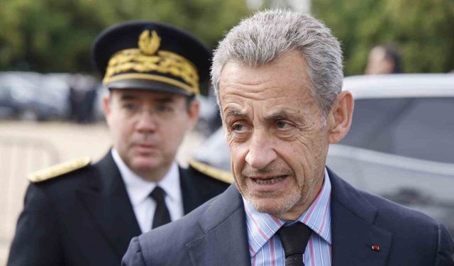 Fransa Yüksek Mahkemesi, Sarkozy’nin yolsuzluk davasında verilen hapis cezasını onadı