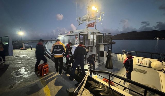 Gökçeada’da rahatsızlanan vatandaşın tıbbi tahliyesi Sahil Güvenlik ekiplerince gerçekleştirildi