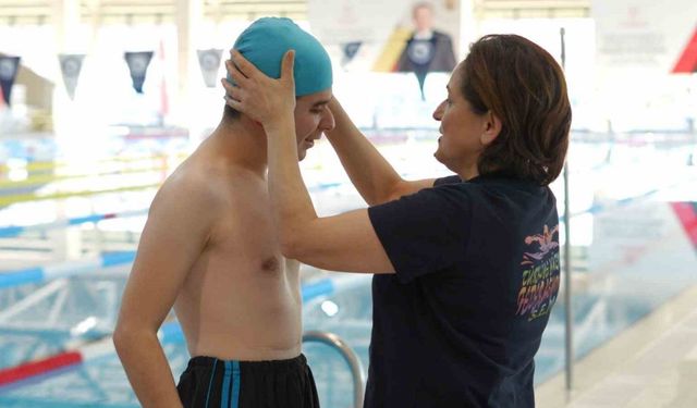 Görme engelli gencin hedefi milli sporcu olup, Avrupa’da Türk bayrağını dalgalandırmak