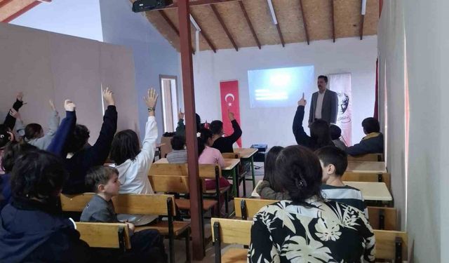 Köyceğiz’de teknoloji bağımlılığı, akran zorbalığı ve sosyal medya semineri