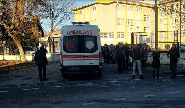 Lise öğrencisine okul çıkışı bıçaklı saldırı