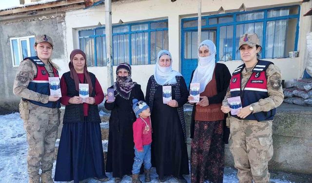 Muş’ta jandarmadan kadınlara güvenlik eğitimi: KADES tanıtıldı