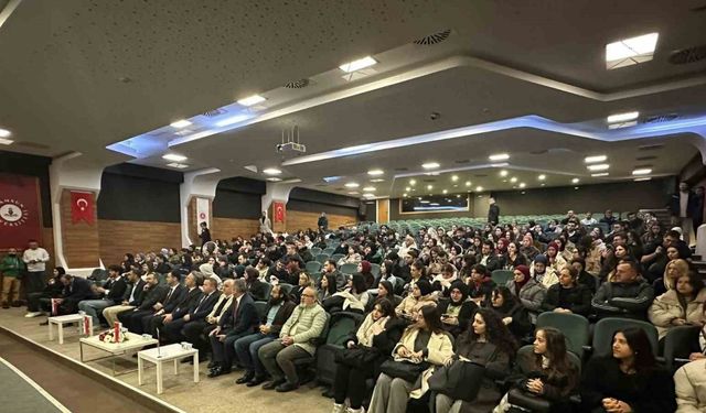 Öğrencilere ‘dezenformasyon’ konferansı