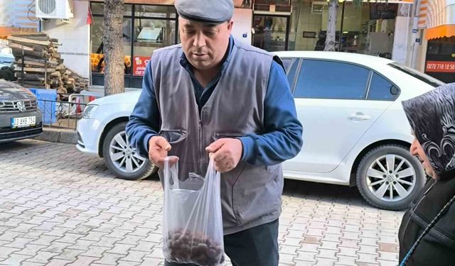 (ÖZEL) Kilosu 200 lirayı bulan kestane yine kış mevsiminin vazgeçilmezleri arasında