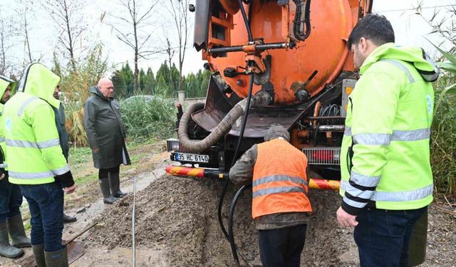 Şiddetli yağışa karşı sahada mücadele sürüyor