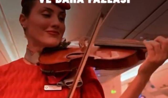 THY’nin Sidney uçuşunda kabin memurları yolculara mini konser verdi