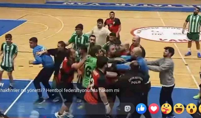 Van Erek Beşyıldız ile Bafraspor hentbol maçı boks maçına dönüştü