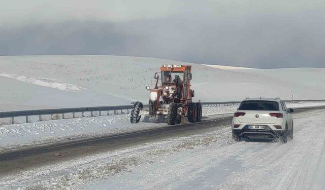 Van’da 21 yerleşim yerinin yolu ulaşıma kapandı