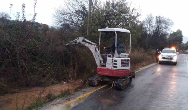 Yağmur nöbetindeki ekiplerden anlık müdahaleler