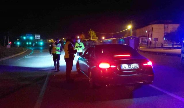 Burdur Tefenni’de yılbaşı tedbirleri sabah saatlerine kadar sürecek