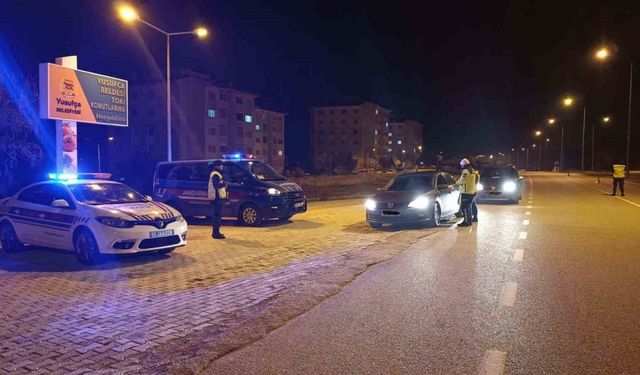 Burdur’da jandarma ekiplerinin trafik denetiminde 175 araca ceza