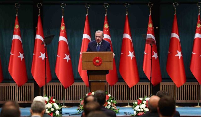 Cumhurbaşkanı Erdoğan: "Gün siyaset yapma değil, dayanışma, bir ve beraber olma günüdür"