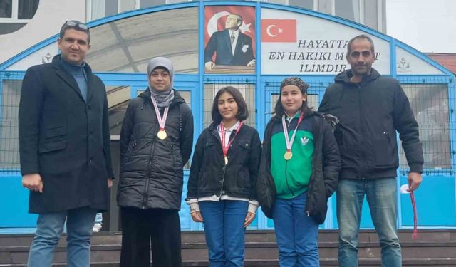 Eskişehir Orgeneral Halil Sözer Ortaokulu ‘Kick Boks’ müsabakalarında 4 madalya kazandı