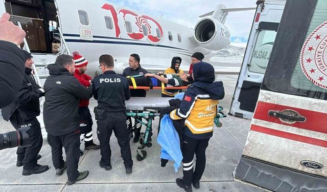 Bingöl’de kalçası kırılan çocuk ambulans uçakla hastaneye sevk edildi