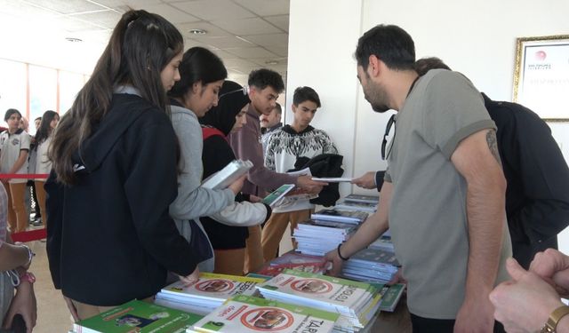 Kilis Kültür ve Turizm Müdürlüğünden öğrencilere test kitabı desteği