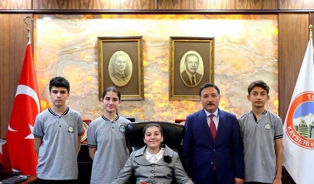 7. sınıf öğrencisi Zeynep, Vali Çiçek’in koltuğunu devraldı