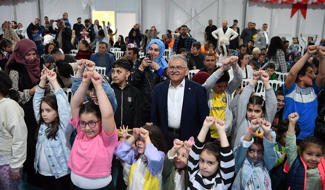 Başkan Büyükkılıç, Çocuk Kitap Fuarı ve Şenliği’nde