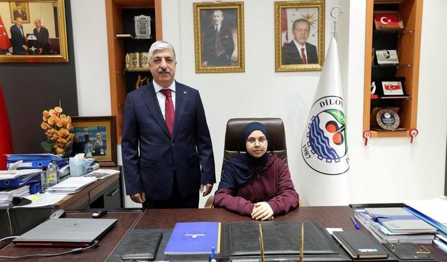 Başkan Ömeroğlu koltuğunu Rubeyda’ya emanet etti