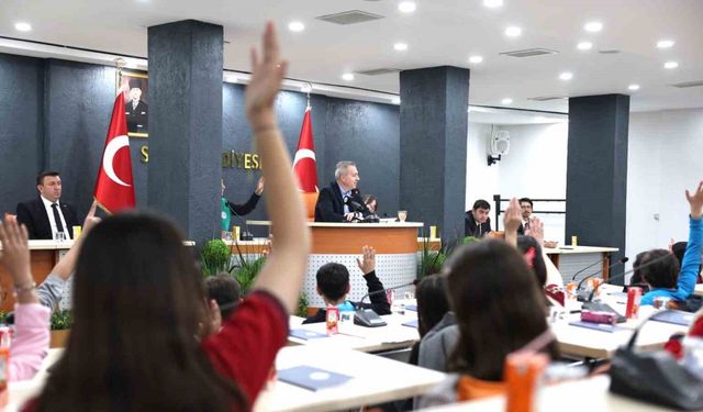 Belediye meclis üyeleri çocuklar oldu