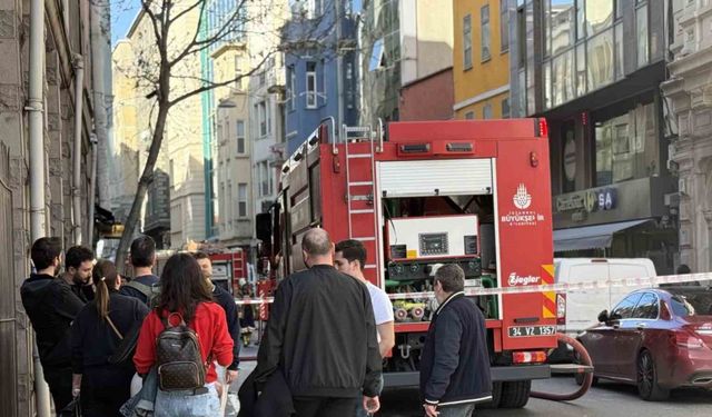 Beyoğlu’nda iş merkezinde yangın