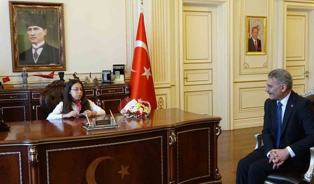 Bir günlüğüne vali olan çocuk kuraklığa dikkat çekti