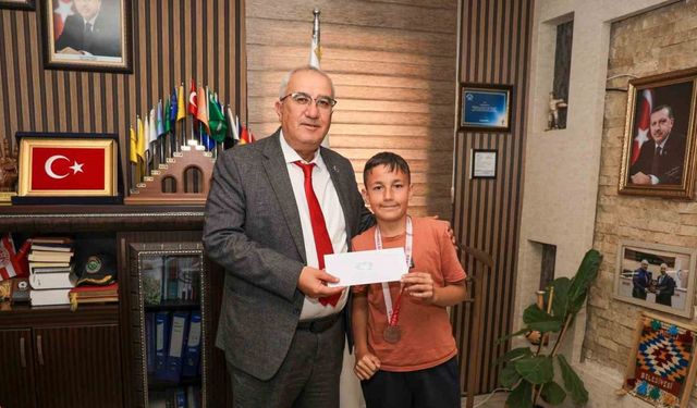 Çamelili öğrenciler 23 Nisan Tenis Turnuvasına damga vurdu