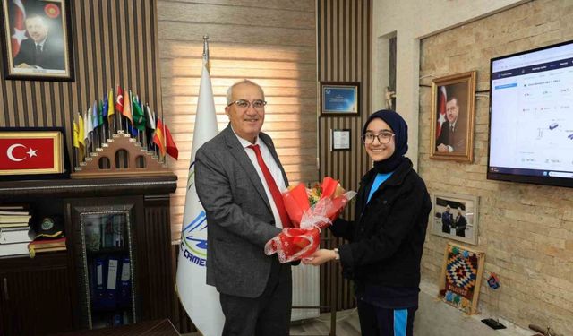 Çameli’nde başkanlık koltuğu Zeynep Sude’ye emanet edildi