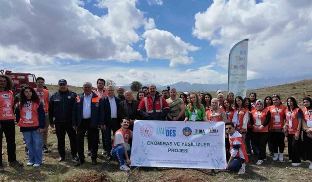 Divriği’de gençlerden ‘yeşil izler’